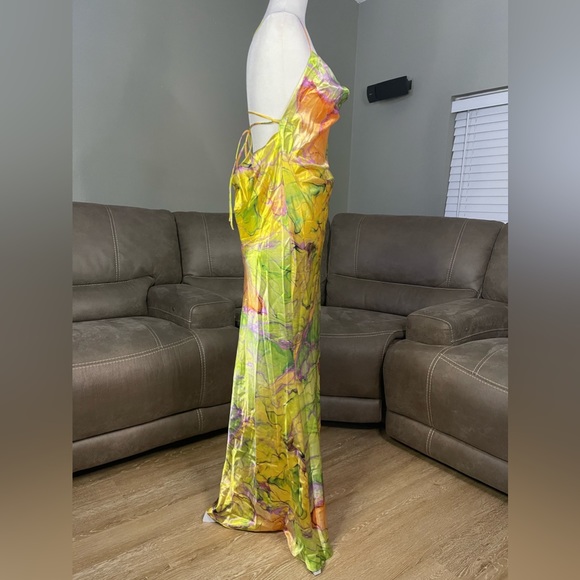 🔥NWT Vici Miami Nights Satin Cowl Neck Maxi Dress M
Sexy Summer Date Party Event - Picture 11 of 16